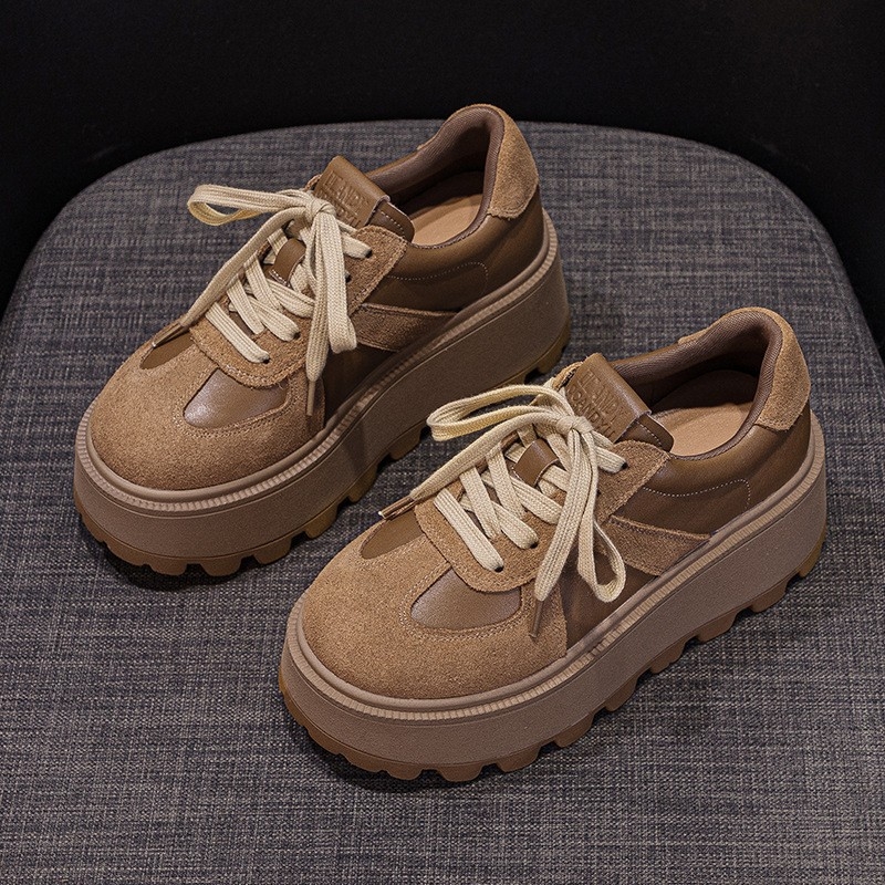 Γυναικείες πλατφόρμες sneakers με παχιά σόλα και εσωτερική αύξηση ύψους (3–5 cm), PU επάνω μέρος, PU σόλα, στρογγυλή μύτη, μπροστινό δέσιμο με κορδόνια