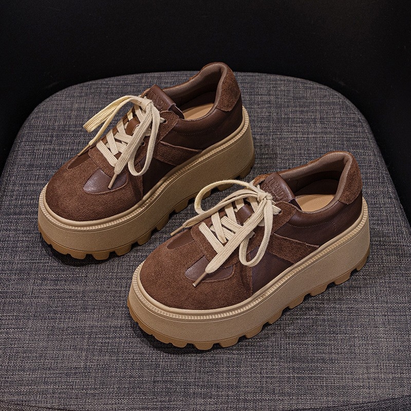 Γυναικείες πλατφόρμες sneakers με παχιά σόλα και εσωτερική αύξηση ύψους (3–5 cm), PU επάνω μέρος, PU σόλα, στρογγυλή μύτη, μπροστινό δέσιμο με κορδόνια