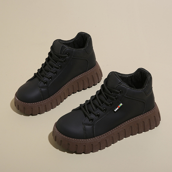 Μποτάκια σε κορεατικό στιλ με στρογγυλή μύτη, επάνω μέρος από συνθετικό δέρμα, μεσαίο ύψος, 3-5 εκ τακούνι