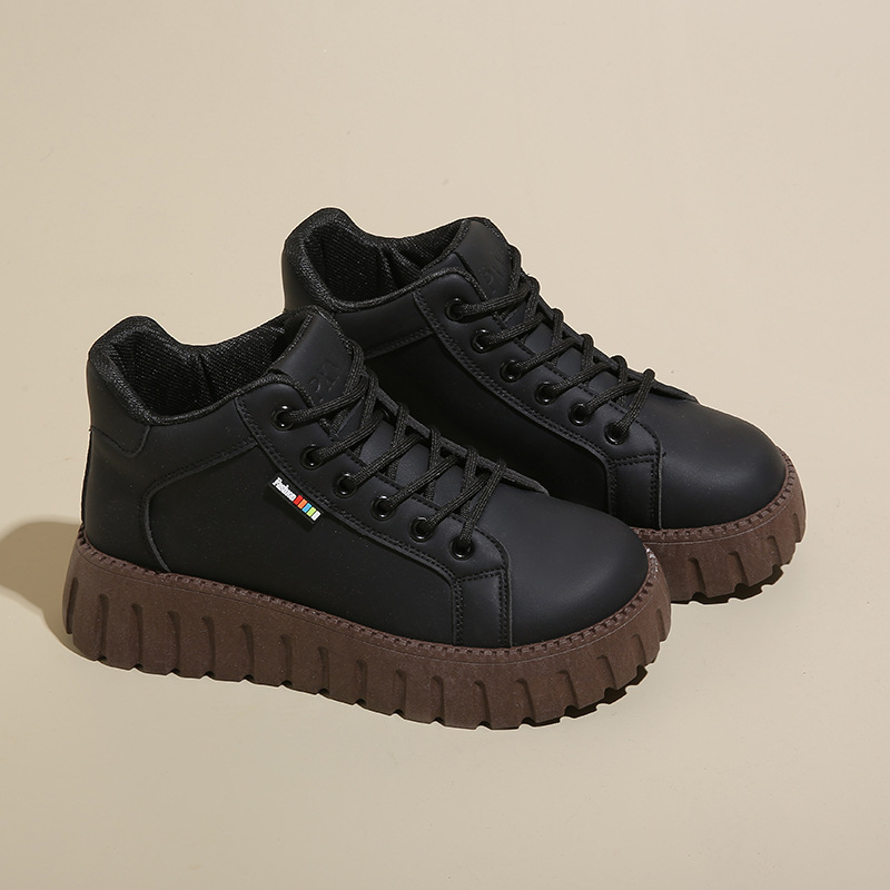 Μποτάκια σε κορεατικό στιλ με στρογγυλή μύτη, επάνω μέρος από συνθετικό δέρμα, μεσαίο ύψος, 3-5 εκ τακούνι