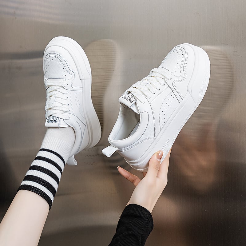 Pantofi femei din piele naturală, partea superioară din două straturi de piele de vită, vârf rotund, talpă din spumă, toc plat, închidere cu bretea frontală