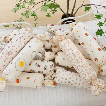 Βρεφικό μαξιλάρι σε σχήμα καραμέλας, μαλακό, με γέμισμα από μαργαριτωμένο βαμβάκι και πυρήνα από πολυεστερικές ίνες