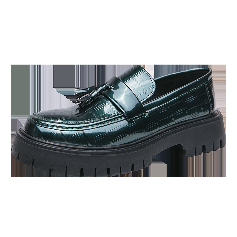 Férfi bőrlapos loaferek gumírozott vastag talppal, PU felsőrész, marhabőr belső, csat zárás, brit stílus.