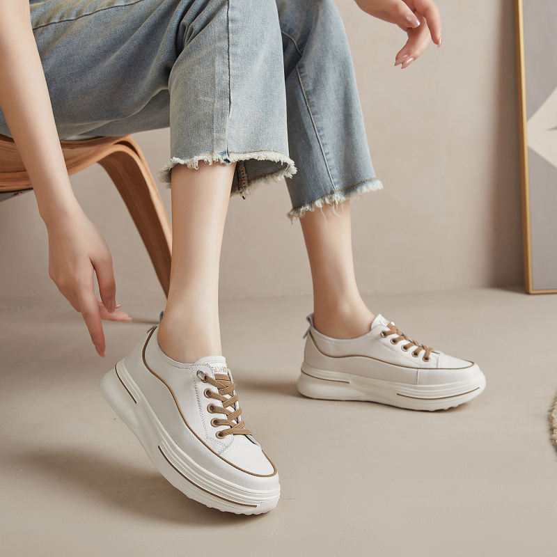 Adidași pentru femei din piele de primul strat, vârf rotund, glezna joasă, închidere cu bandă elastică, platformă groasă cu talpă din spumă