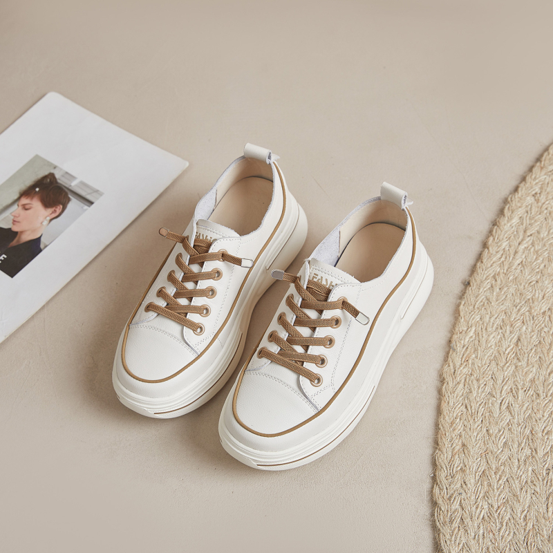 Adidași pentru femei din piele de primul strat, vârf rotund, glezna joasă, închidere cu bandă elastică, platformă groasă cu talpă din spumă