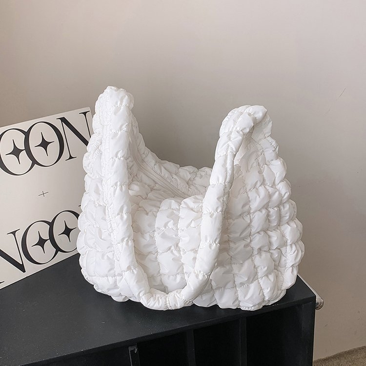 Selyem Tote táska, vízszintes négyszög alakú, cipzáras nyitás és rejtett zseb