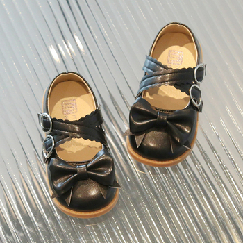 Lányoknak készült pillangómasnis műbőr cipő - Felsőrész: Szintetikus bőr, Zár: Velcro, Talp: Gumi, PU belső talp, Alacsony kialakítás (1–6 évesek)