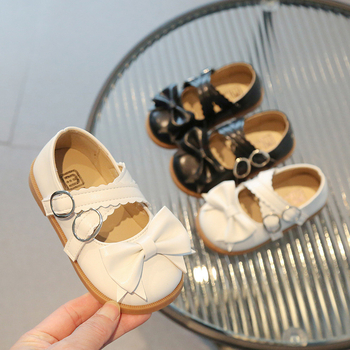 Lányoknak készült pillangómasnis műbőr cipő - Felsőrész: Szintetikus bőr, Zár: Velcro, Talp: Gumi, PU belső talp, Alacsony kialakítás (1–6 évesek)