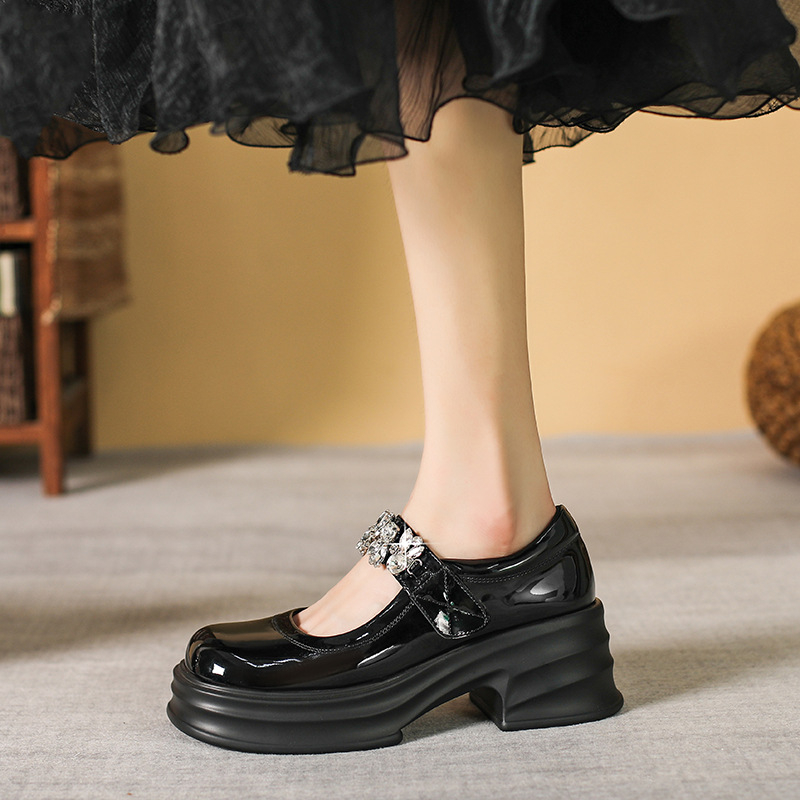 Mary Jane cipele, okrugli nos, 6–8 cm chunky peta, Velcro zatvaranje, niski gornji dio