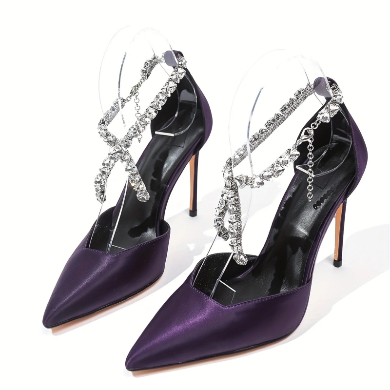 Női magas sarkú cipő — csúcsos orr, szatén felső, vékony sarok, sarokmagasság több mint 8 cm