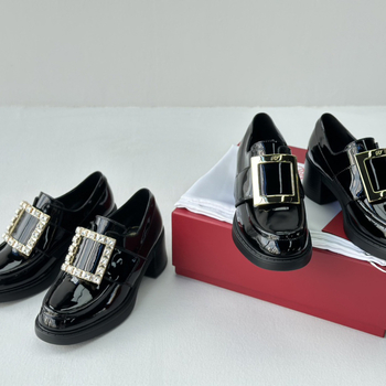 Ženske kožne slip-on cipele s okruglim vrhom, britanski stil, chunky mid-heel 3–5 cm, podstava od ovčje kože, prirodna koža uloška, kožna potplat