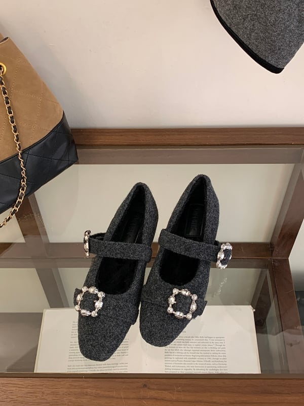 Mary Jane cipők négyszögletes orrú, felső rész super fiber, belső talp természetes bőr, gumitalp, alacsony sarok 3 cm alatt