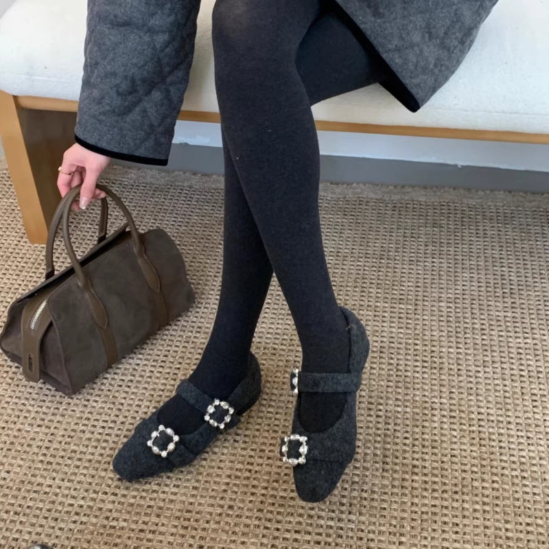 Mary Jane cipők négyszögletes orrú, felső rész super fiber, belső talp természetes bőr, gumitalp, alacsony sarok 3 cm alatt