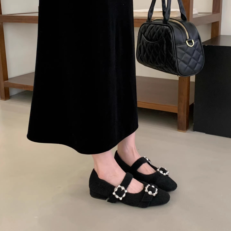 Mary Jane cipők négyszögletes orrú, felső rész super fiber, belső talp természetes bőr, gumitalp, alacsony sarok 3 cm alatt