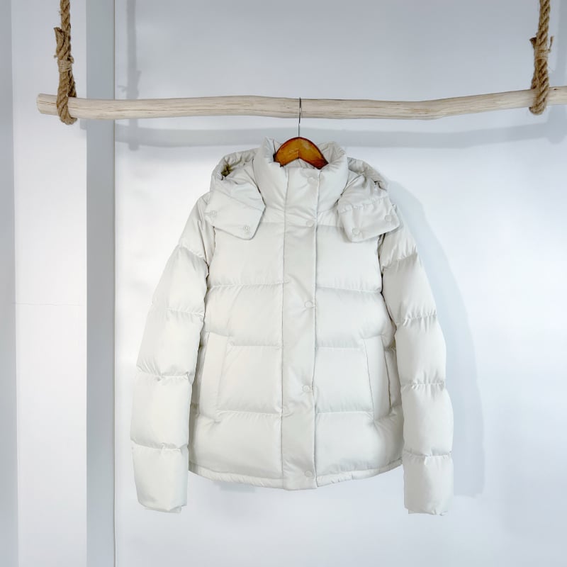 Пухено яке с гъши пух, съдържание на пух 86-90%, тясна кройка, сваляща се качулка