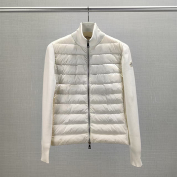 Пухено яке със стойкова яка, цип за закопчаване; Пълнеж: пух; Съдържание на пуха: 76–80%; Материя: вълна