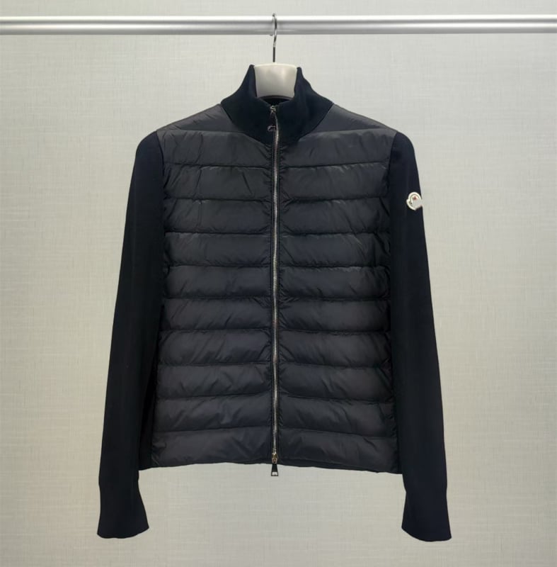 Пухено яке със стойкова яка, цип за закопчаване; Пълнеж: пух; Съдържание на пуха: 76–80%; Материя: вълна