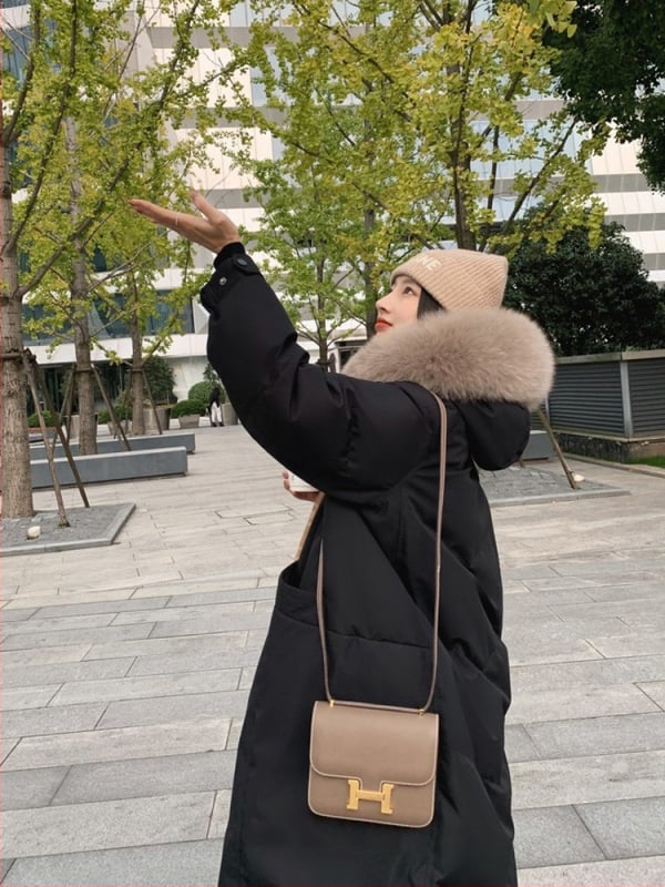 Дамско пухено яке с гъши пух, ацетатна тъкан, дебело, яка от лисича козина (сваляща се), пух 301–350 g