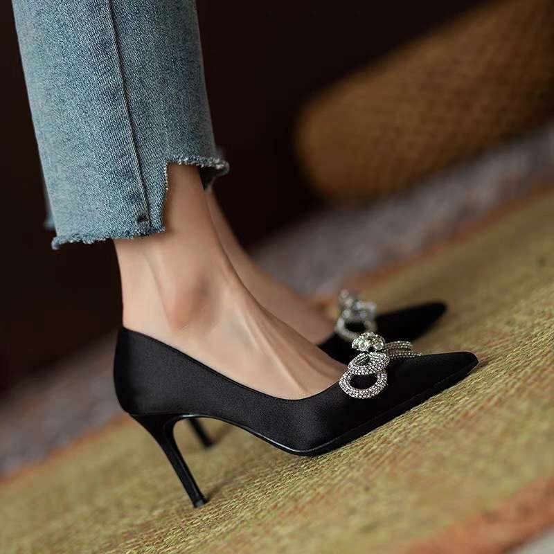 Ženske cipele s oštrim nosom, PU gornji dio, stiletto tanakim petom, srednja visina, gumena đon