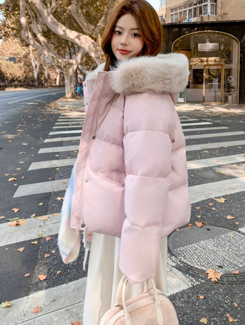 Дамско пухено яке с качулка и сваляща се лисича козина, 86–90% пух, 201–300 g напълване, полиестерен плат, свободна кройка