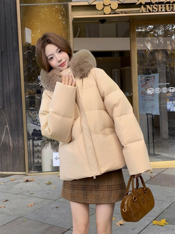 Дамско пухено яке с качулка и сваляща се лисича козина, 86–90% пух, 201–300 g напълване, полиестерен плат, свободна кройка