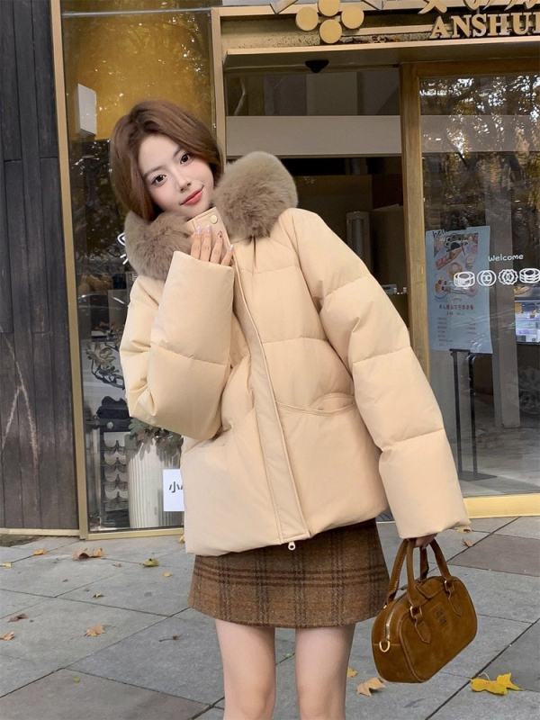 Дамско пухено яке с качулка и сваляща се лисича козина, 86–90% пух, 201–300 g напълване, полиестерен плат, свободна кройка