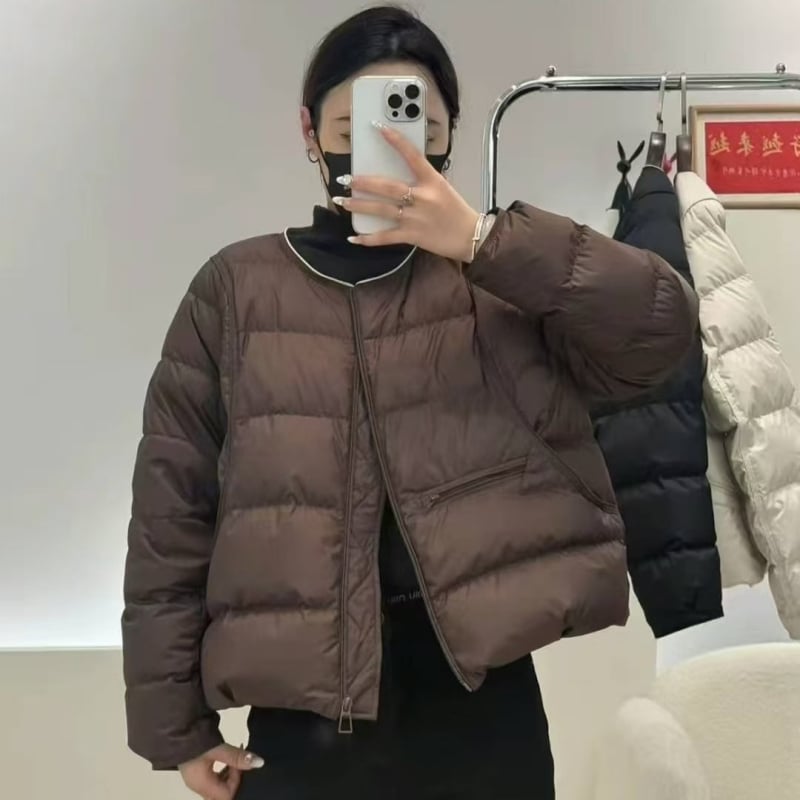 Дамско пухено яке, свободен силует, кръгла яка, полиестерна материя, пълнеж от гъши пух, съдържание на пух 50%, ципово закопчаване, зимна колекция 2025