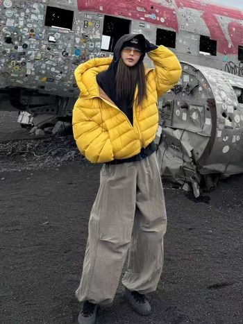 Пухено яке с пух от бяла патка, съдържание на пух 90% и повече, найлонова материя, свободна кройка, стояща яка