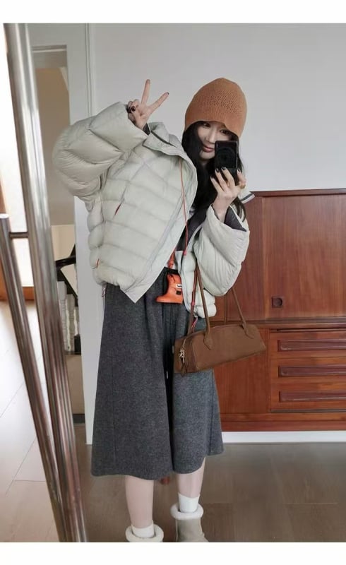 Пухено яке с пух от бяла патка, съдържание на пух 90% и повече, найлонова материя, свободна кройка, стояща яка