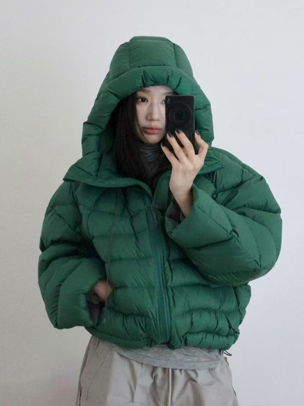 Пухено яке с пух от бяла патка, съдържание на пух 90% и повече, найлонова материя, свободна кройка, стояща яка