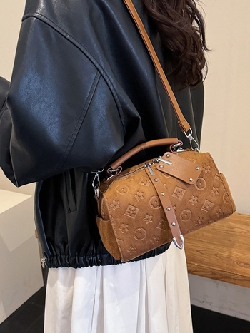 PU crossbody torba, horizontalni kvadratni oblik, zatvarač, unutarnji džepovi za laptop i telefon, poliester podstava