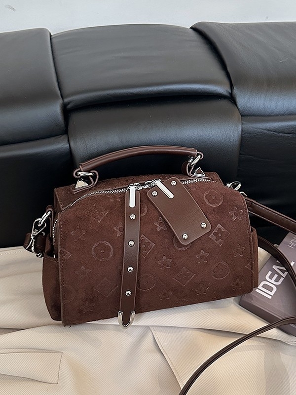 PU crossbody torba, horizontalni kvadratni oblik, zatvarač, unutarnji džepovi za laptop i telefon, poliester podstava