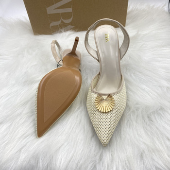 Stiletto sandale s špicastim nosom, tankim petom, gornji dio od super vlakna, unutarnja podstava od prirodne kože, visina pete iznad 8 cm