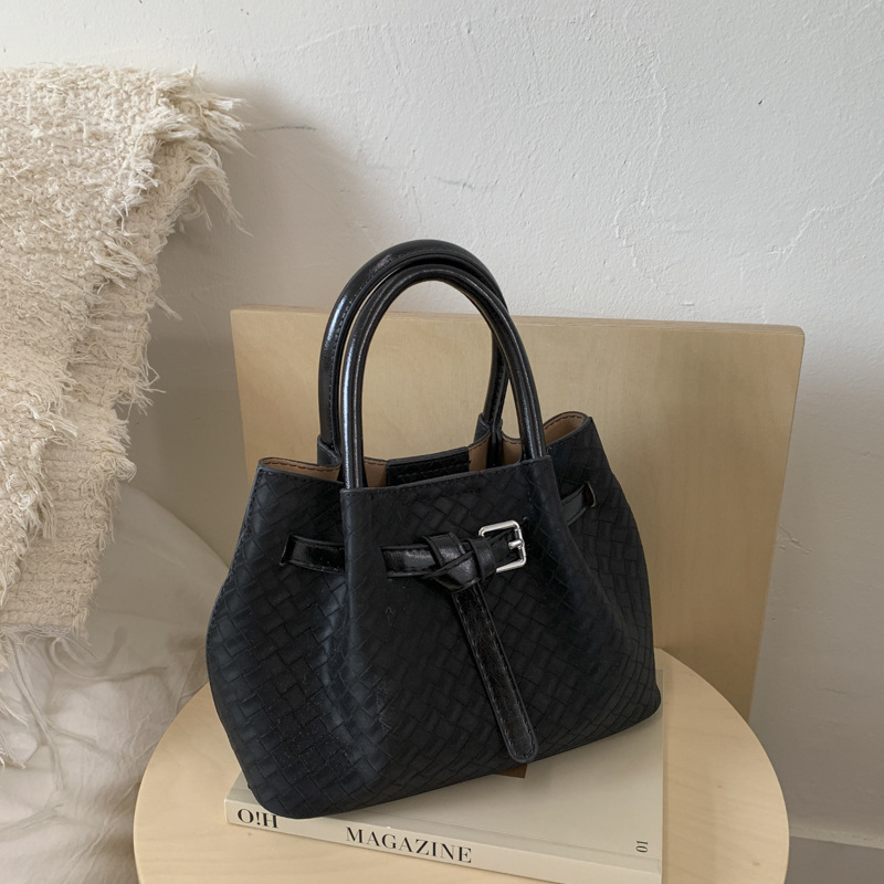 Ženska bucket torba, gradski minimalistički stil, PU materijal, vodoravni kvadratni oblik, magnetska kopča, podstava od poliestera