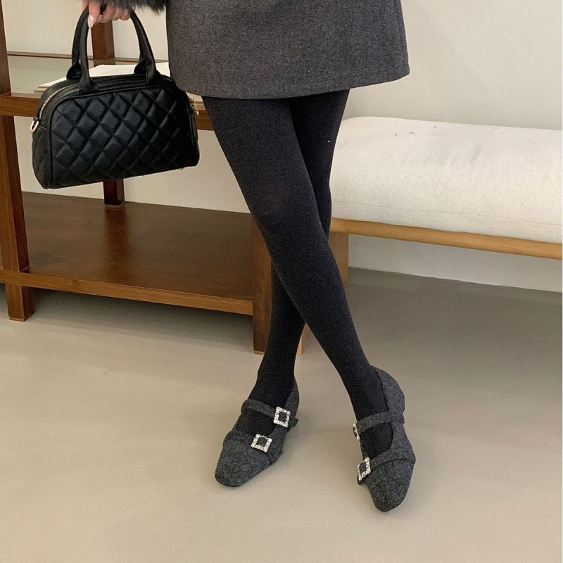 Pantofi dama cu talpă plată, vârf pătrat, exterior nubuk, căptușeală din piele, branț din fibre super, toc mic