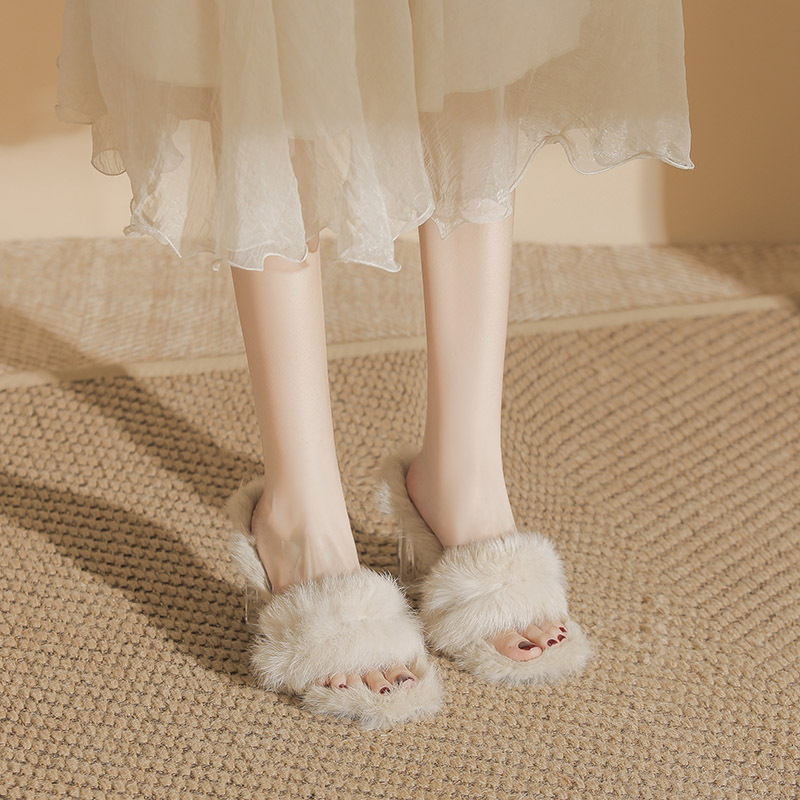 Pantofi cu toc înalt, vârf pătrat, partea superioară din blană de iepure, toc gros peste 8 cm, căptușeală din blană artificială