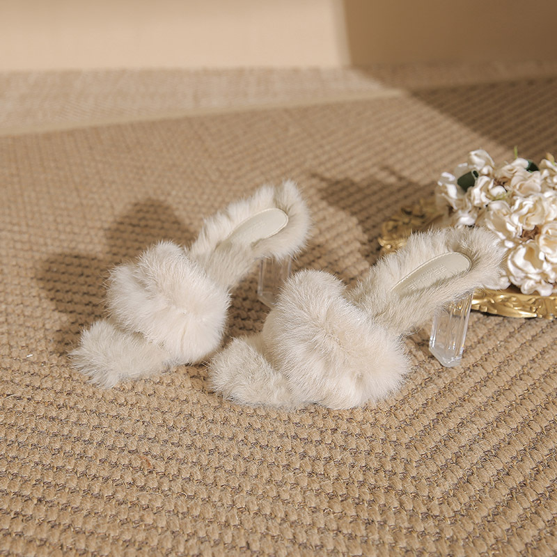 Pantofi cu toc înalt, vârf pătrat, partea superioară din blană de iepure, toc gros peste 8 cm, căptușeală din blană artificială