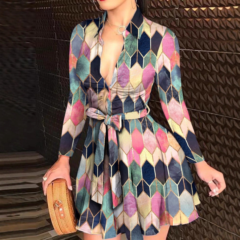 Rochie cu decolteu în V, croială în A, mâneci lungi, imprimeu digital pe poliester, toamnă–iarna 2022