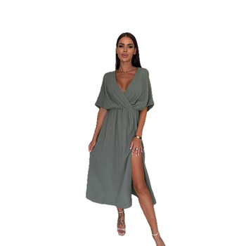 Rochie cu decolteu în V, talie elastică și despicare; lungime midi, poliester, stil elegant.