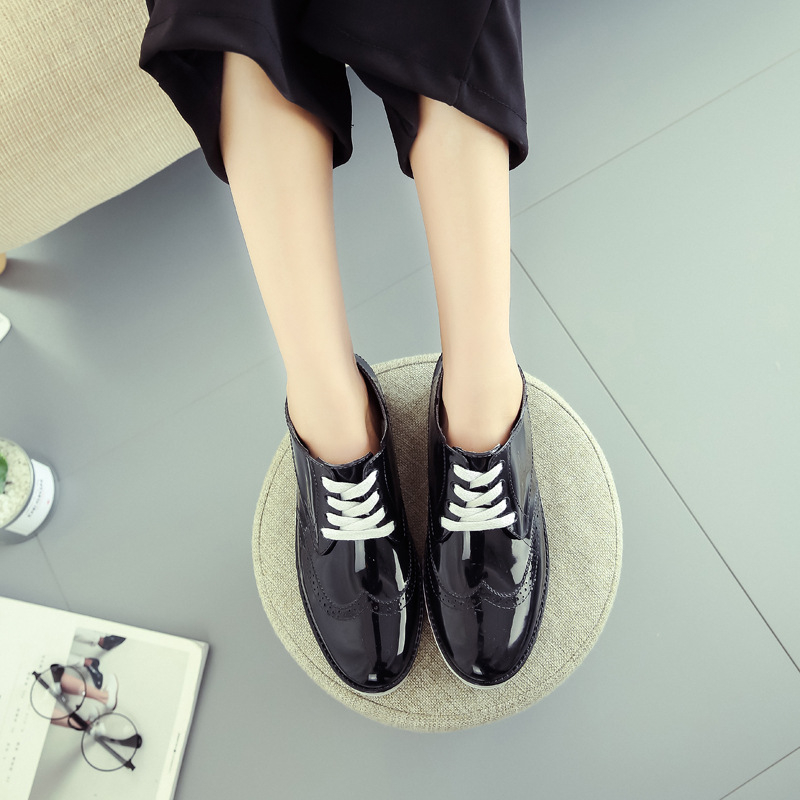 Női esőcsizmák (Vízálló, Csúszásmentes talp, PVC felsőrész, Csíkos mintázat, Alacsony sarok 1–3 cm)