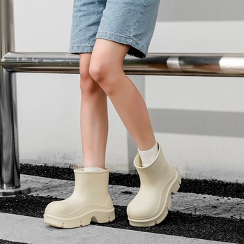 Uniszex esőcsizmák a lábszár középső részéig, vízálló, vastag talpú, minden évszakra