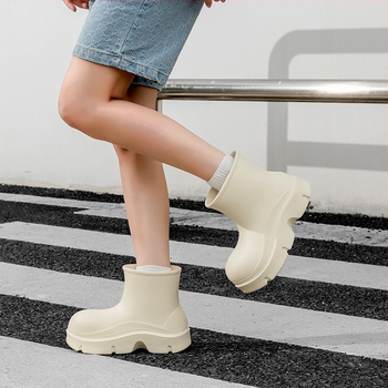 Uniszex esőcsizmák a lábszár középső részéig, vízálló, vastag talpú, minden évszakra