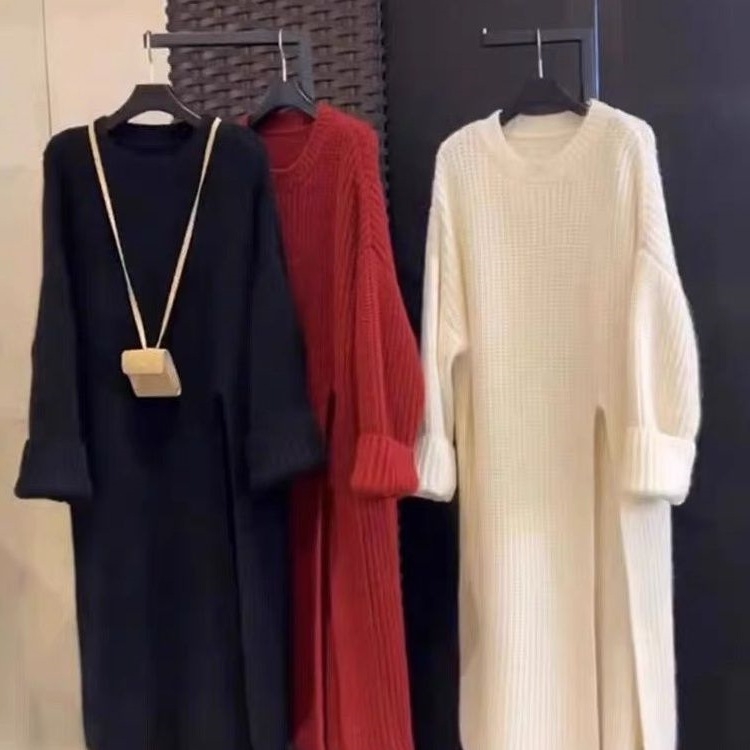 Pletena haljina od poliestera, patchwork detalj, pulover stil, midi duljina, okrugli izrez