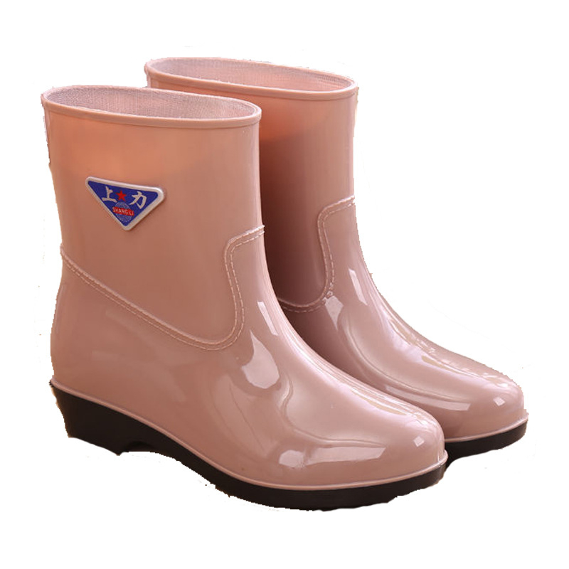 Női középmagas esőcsizma, vízálló, csúszásmentes és kopásálló talppal, PVC felsőrész, alacsony sarka 1-3 cm, munkahelyre, konyhába és autómosáshoz alkalmas