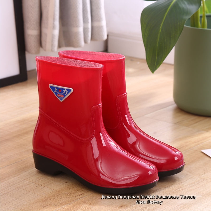 Női középmagas esőcsizma, vízálló, csúszásmentes és kopásálló talppal, PVC felsőrész, alacsony sarka 1-3 cm, munkahelyre, konyhába és autómosáshoz alkalmas