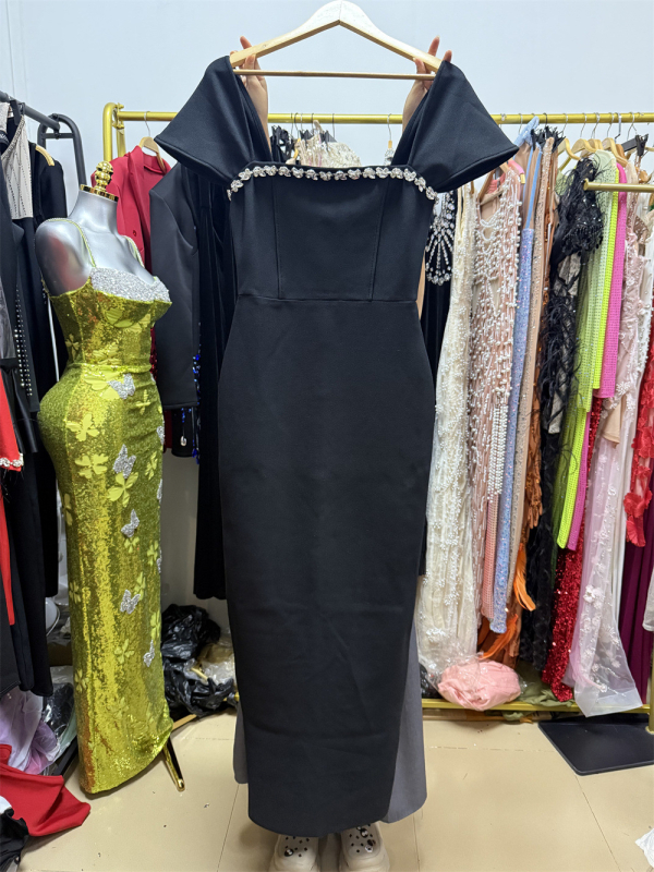 Dugačka bodycon haljina s kristalima, kvadratni izrez, kratki rukavi, poliester