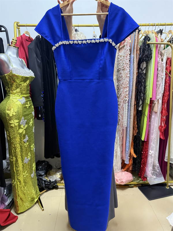 Dugačka bodycon haljina s kristalima, kvadratni izrez, kratki rukavi, poliester