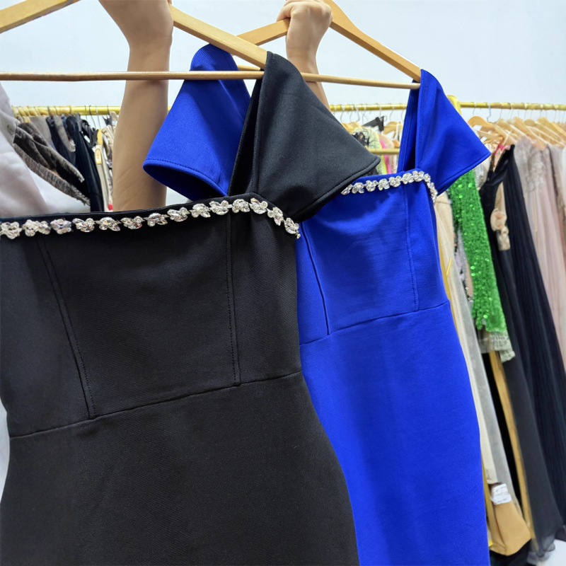 Dugačka bodycon haljina s kristalima, kvadratni izrez, kratki rukavi, poliester
