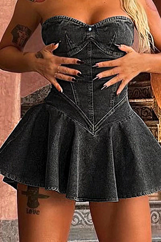 Ženska bez rukava denim mini haljina u A-liniji, s naboranom teksturom, gornji dio u stilu tube top, srednji pojas, suknja u obliku kišobrana