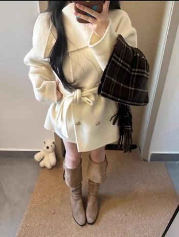 Női gyapjú kabát sálgallérral, laza szabás, középhosszú, kézzel varrt, két soros gombolás